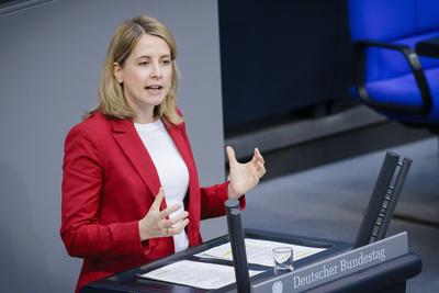 Verena Hubertz, SPD, MdB, spricht im Deutschen Bundestag. Berlin, 01.02.2024. Berlin Deutschland *** Verena Hubertz, SPD-stock-foto