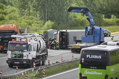 Croatia, Popovaca, 04.05.2025 -  Two people died and more than 30 were injured in a serious traffic accident on the A3 highway-stock-foto