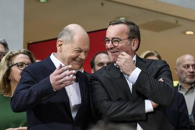 GER, Berlin, Pressekonferenz, Pressekonferenz mit den SPD-Vorsitzenden Saskia Esken und Lars Klingbeil sowie Olaf Scholz-stock-foto