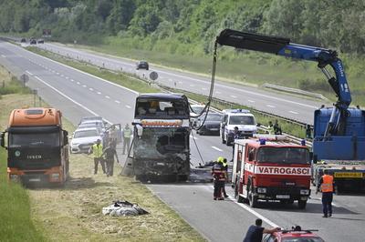 Croatia, Popovaca, 04.05.2025 -  Two people died and more than 30 were injured in a serious traffic accident on the A3 highway-stock-foto