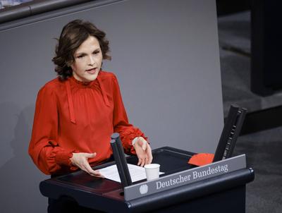 Elisabeth Kaiser, SPD, aufgenommen bei einer Rede im Rahmen der Debatte zur Finanzierung des Politischen Islamismus in D-stock-photo