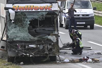 Croatia, Popovaca, 04.05.2025 -  Two people died and more than 30 were injured in a serious traffic accident on the A3 highway-stock-foto