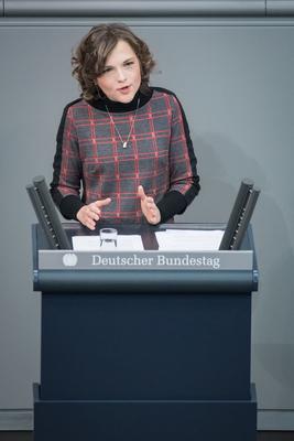 Berlin, Plenarsitzung im Bundestag Deutschland, Berlin - 20.12.2019: Im Bild ist Elisabeth Kaiser (spd) w?hrend der Sit-stock-foto