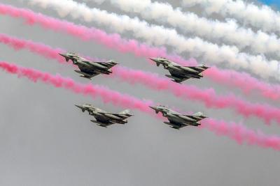 VE Day 80 RAF flypast London-stock-foto