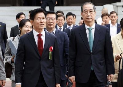 South Korean Presidential candidates attend Buddha's Birthday celebrations in Seoul-stock-photo