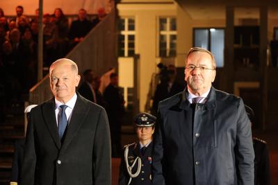 Zapfenstreich Scholz-stock-foto