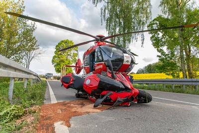Biker bei Sturz schwer verletzt ? Rettungshubschrauber im Einsatz-stock-foto