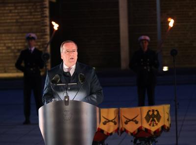 Zapfenstreich Scholz-stock-foto