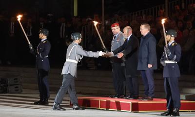 Zapfenstreich Scholz-stock-foto