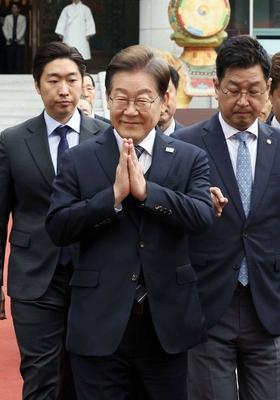 South Korean Presidential candidates attend Buddha's Birthday celebrations in Seoul-stock-photo