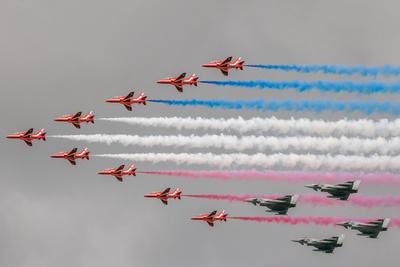 VE Day 80 RAF flypast London-stock-foto