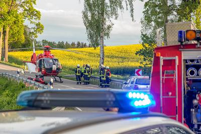 Biker bei Sturz schwer verletzt ? Rettungshubschrauber im Einsatz-stock-foto