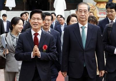 South Korean Presidential candidates attend Buddha's Birthday celebrations in Seoul-stock-photo