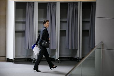 Frauke Petry MdB fraktionslos waehrend der 50 Sitzung des Deutschen Bundestages in Berlin 14 0-stock-foto