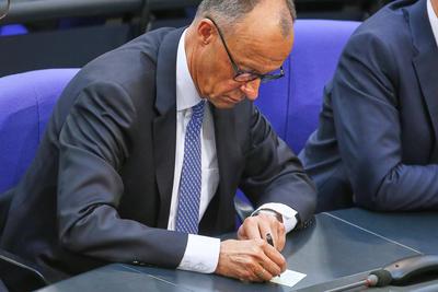 Berlin, Deutschland, 06.05.2025: Deutscher Bundestag: 2. Bundestagssitzung: Friedrich Merz bei Bekanntgabe des Ergebniss-stock-foto