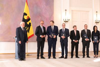 Bundespr?sident und neues Kabinett Merz 1-stock-photo