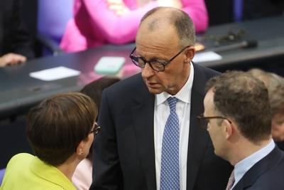 Berlin, Deutschland, 06.05.2025: Deutscher Bundestag: 2. Bundestagssitzung: Saskia Esken, Friedrich Merz, Jens Spahn vor-stock-photo