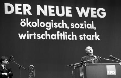 Oskar Lafontaine (re., Deutschland/SPD-Spitzenkandidat) w?hrend einer Wahlkampfveranstaltung der SPD-stock-foto