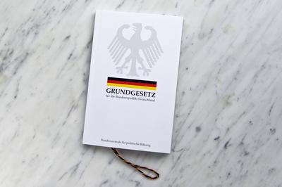 Grundgesetz der Bundesrepublik Deutschland 20240302ad831 Grundgesetz Buch Bundesverfassungsgericht Verfassung Recht Gese-stock-photo