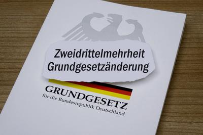 Grundgesetz mit Grundgesetz?nderung und Zweidrittelmehrheit-stock-foto