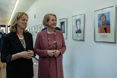 Pressestatement Bundesministerin f?r Bildung, Familie, Senioren, Frauen und Jugend-stock-photo