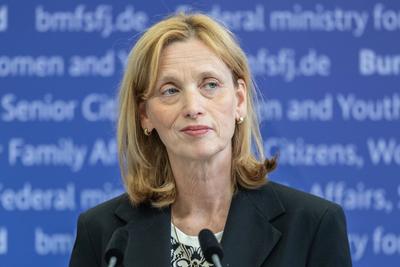 Pressestatement Bundesministerin f?r Bildung, Familie, Senioren, Frauen und Jugend-stock-photo