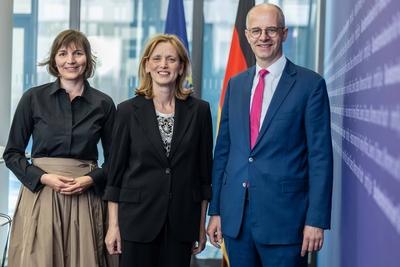 Pressestatement Bundesministerin f?r Bildung, Familie, Senioren, Frauen und Jugend-stock-photo