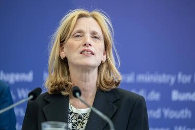 Pressestatement Bundesministerin f?r Bildung, Familie, Senioren, Frauen und Jugend-stock-photo