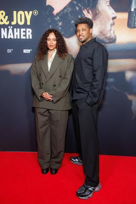 Premiere - Doku Serie Max & Joy ? Komm n?her-stock-foto