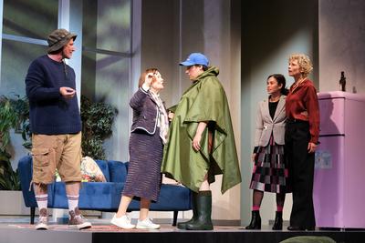 Rene Steinke, Herma Koehn, Cem Lukas Yeginer, Nica Heru und Anna Sch?fer in der Kom?die Kr?ten in Not, Fotoprobe in der-stock-foto