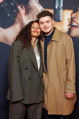 Premiere - Doku Serie Max & Joy ? Komm n?her-stock-foto