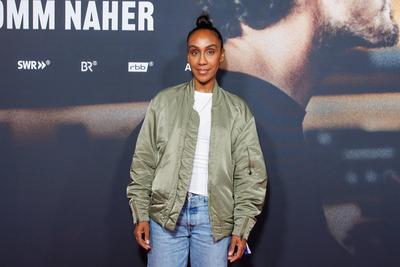 Premiere - Doku Serie Max & Joy ? Komm n?her-stock-foto