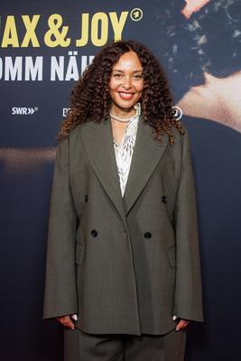 Premiere - Doku Serie Max & Joy ? Komm n?her-stock-foto