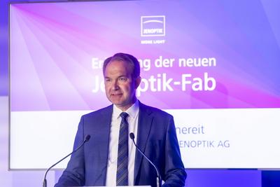 Neue Jenoptik Fabrik in Dresden-stock-photo