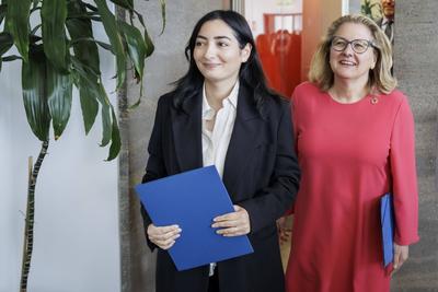 Amtsuebergabe Bundesministerin fuer wirtschaftliche Zusammenarbeit und Entwicklung-stock-foto