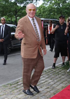 NEW YORK, NEW YORK - JUNE 05: Barry Diller at the opening night premiere of Diane Von Furstenberg: Woman In Charge durin-stock-foto