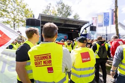 ver.di Demonstration vor der Bundesnetzagentur in Bonn - 08.05.2025-stock-foto