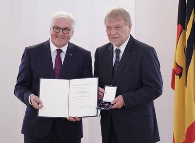 Bundespr?sident Frank Walter Steinmeier Prof G?nther Nonnenmacher Offenbach Deutschland Berlin-stock-foto