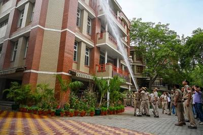 Civil Defence Mock Drills Conducted Across Country-stock-foto