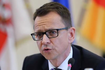 J?rg M?ller spricht w?hrend einer Pressekonferenz zu seiner Vorstellung als neuer Brandenburger Verfassungsschutz-Chef,-stock-photo