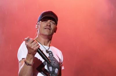 77/ 3 Doors Down, Saenger Brad Arnold, live bei Rock am Ring Festival 2011 am Nuerburgring, Festival, Openair, open air,-stock-photo