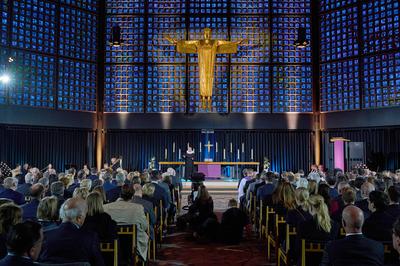 Gedenkgottesdienst zum Kriegsende 1945 und Tag der Befreiung vom Nationalsozialismus-stock-foto