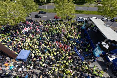 ver.di Demonstration vor der Bundesnetzagentur in Bonn - 08.05.2025-stock-foto