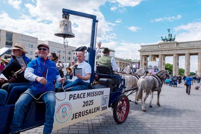 Pferde-Friedenstreck startet in Berlin-stock-foto