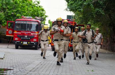 Civil Defence Mock Drills Conducted Across Country-stock-foto