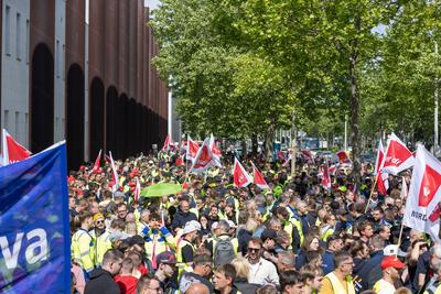 ver.di Demonstration vor der Bundesnetzagentur in Bonn - 08.05.2025-stock-foto