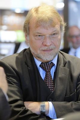 Bildnummer: 58933667  Datum: 11.10.2012  Copyright: imago/teutopressG?nther Nonnenmacher (Journalist) 10/12 thg G?nther Nonnenmacher am 11. Oktober 2012 w?hrend der Frankfurter Buchmesse Messe Literatur Frankfurt Main Deutschland deutsch Deutscher Mann Journalismus Mitherausgeber Herausgeber FAZ Allgemeine Zeitung german journalism newspaper editor issuer publisher hoch Portrait neutral l?chelnd Arme verschr?nkt verschr?nkte People x0x xsk 2012 hoch  58933667 Date 11 10 2012 Copyright Imago  G?nther Nonnenmacher Journalist 10 12 THG G?nther Nonnenmacher at 11 October 2012 during the Frankfurt Book Fair trade Fair Literature Frankfurt Main Germany German German Man Journalism Co-editor Editor Frankfurter Allgemeine Zeitung general Newspaper German Journalism Newspaper Editor issuer Publisher vertical Portrait neutral smiling Arms folded verschr?nkte Celebrities x0x xSK 2012 vertical-stock-photo