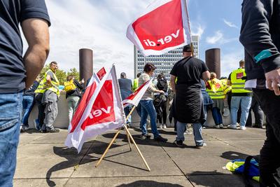 ver.di Demonstration vor der Bundesnetzagentur in Bonn - 08.05.2025-stock-foto