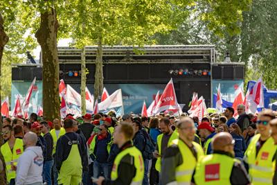 ver.di Demonstration vor der Bundesnetzagentur in Bonn - 08.05.2025-stock-foto