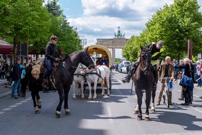 Pferde-Friedenstreck startet in Berlin-stock-foto